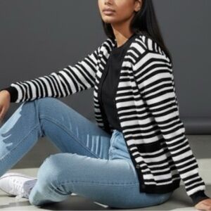 LORD & TAYLOR Ladies Cardigan - Large Petite